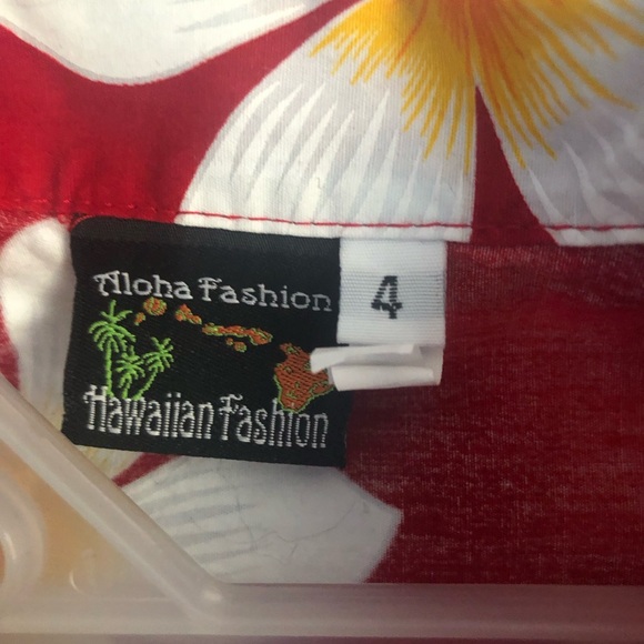 Kids Hawaiian Shirt. Short Sleeve. Red, Yellow and White Flower Pattern. Size 4. - Picture 5 of 5